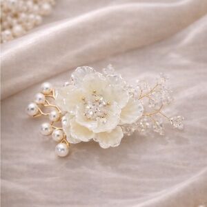 White Floral Pearl Crystal Brooch